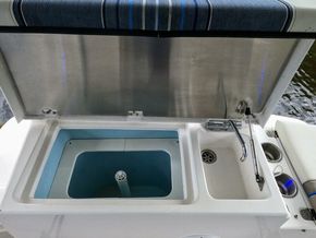 03 Cockpit   2017 Cutwater 242 Sport Coupe (4)
