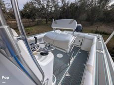 2004 Boston Whaler 240 Outrage