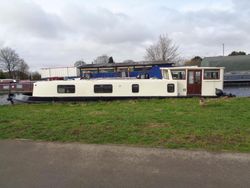 52x11 Wide beam with wheelhouse built 2009 by Maurice Hirst