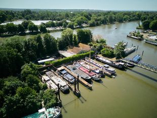 Remarkable floating homes in Lots Ait