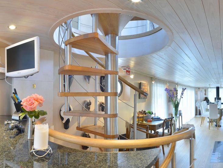 Exclusive SPA and restaurant / houseboat Petter Gedda. 