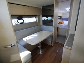 Princess V40  - Saloon