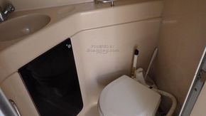 Wellcraft Martinique 2700 Motor Boat - Heads