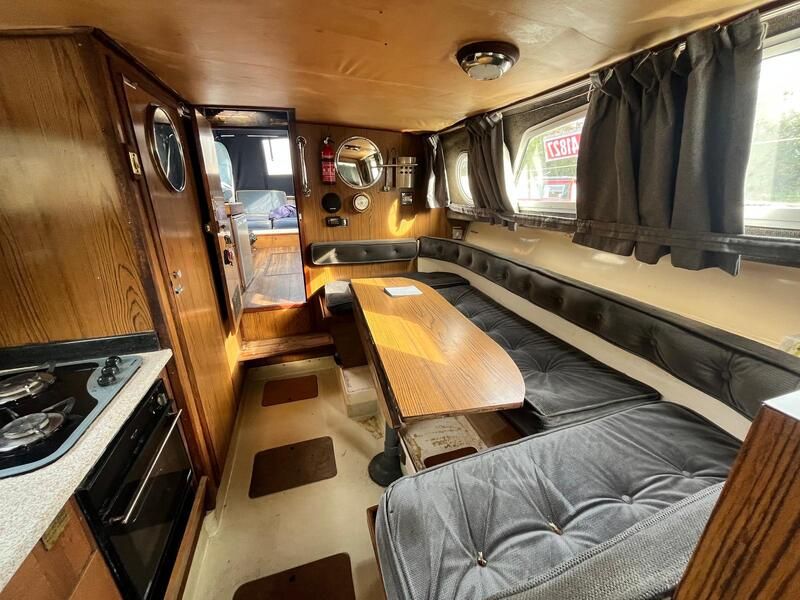 Project 32 widebeam twin diesel engine