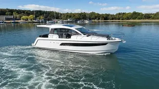 2023 Sealine C335