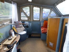 Collingwood Wide Beam 60  - Cockpit