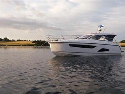 2017 Sealine S330
