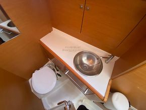 Jeanneau Sun Odyssey 449  - Heads2