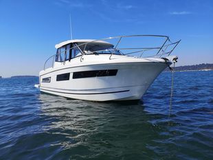 Merry Fisher 855 - Versatile Family Cruiser with New Mercury 300HP (20