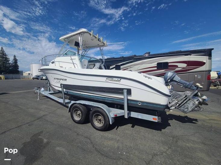 2004 Seaswirl 2301 striper