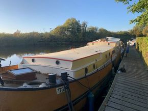 Dutch Barge Tjalk 2180 - Exterior