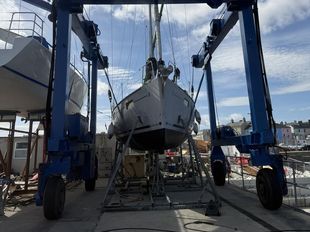 30 ton Wise boat hoist.