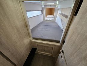 Leopard 40  - Forward Cabin