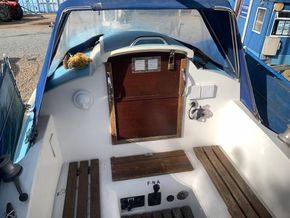Westerly Pageant  - Companionway