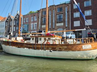 REGINA is a classic sailing beauty.