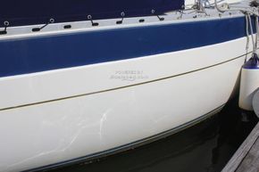 Moody 29 Bilge keel - Hull Close Up