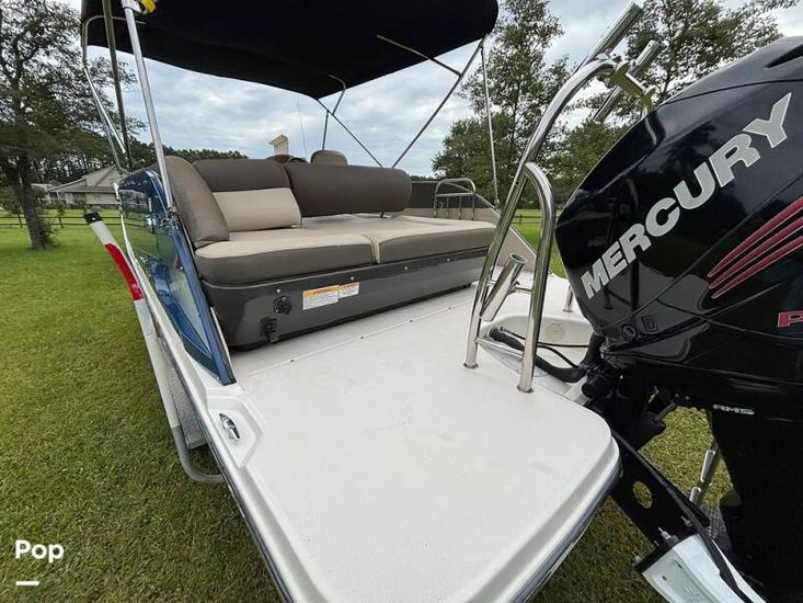 2017 Bayliner Element XR7