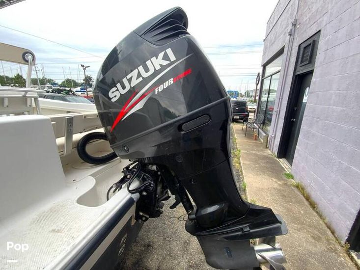 2004 Mako 212 center console