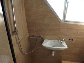 Bourne 35 GRP Cabin Cruiser - Heads 2