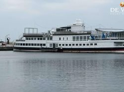 1938 Floating restaurant