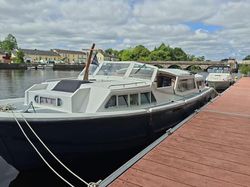 Aquafibre 42 Mk1 with sliding roof.