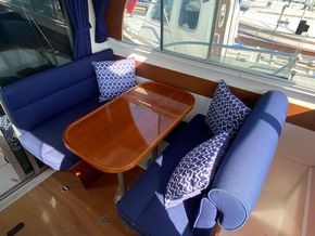 Beneteau Antares 760  - Saloon