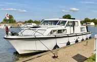 Aquafibre 37 broads cruiser rare model