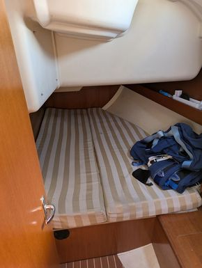 Port aft cabin