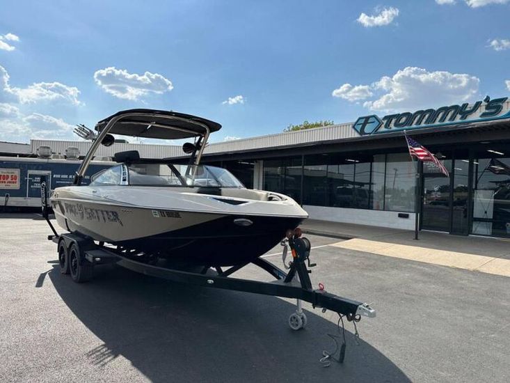 2012 Malibu 23 lsv