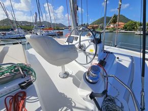 Bali 4.3  - Flybridge Helm