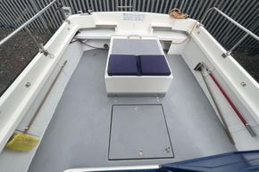Hardy 24 - Melanholy-cockpit-seating