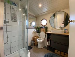 Viking Wide Beam 60 x 10 Highly desirable mooring - Heads