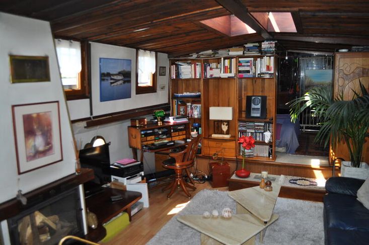 Charming well maintained 26m Luxe Motor fully converted ready to go