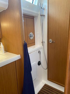 2013 Bavaria Vision 42 11