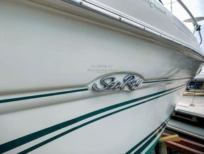 Sea Ray 215 Express Cruiser  - Hull Close Up