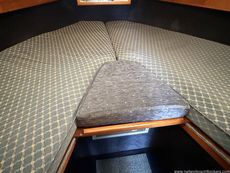 2000 Hardy Marine 32 Commander