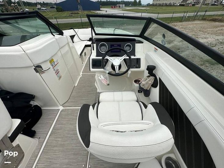 2019 Sea Ray 230 spx