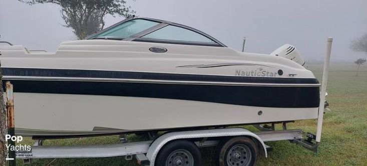 2005 Nauticstar 210 sport deck