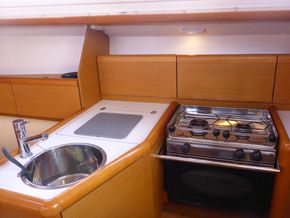 Sink, cold locker, cooker