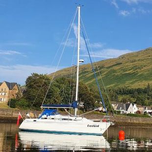 Twin keel sailing yacht Hunter Channel 32