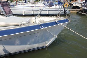 Moody 29 Bilge keel - Bow