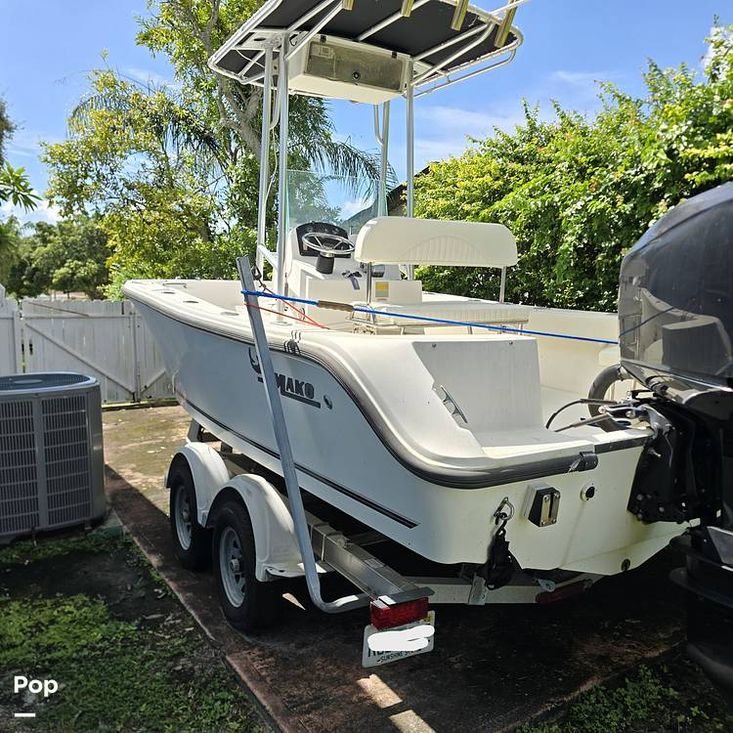 2006 Mako 204 center console