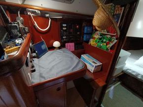 Beneteau Oceanis 411  - Nav Station