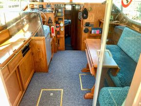 Sancerre 33 Sedan Recent engine - Interior