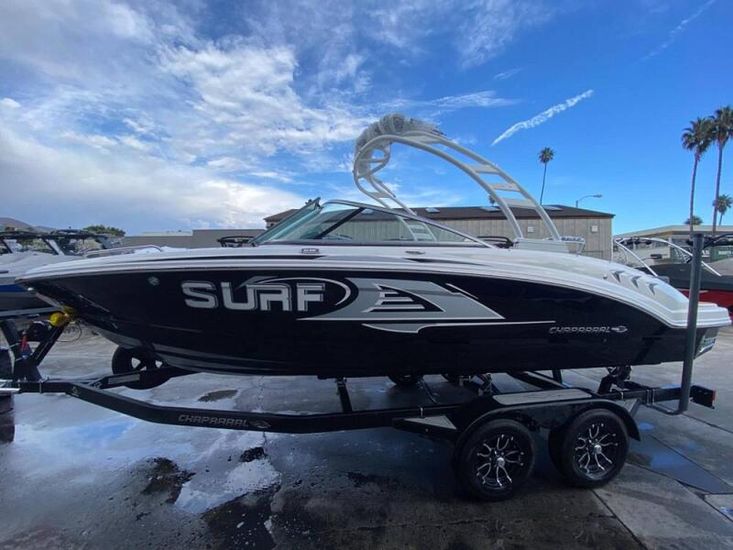 2023 Chaparral 23 surf