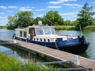 DUTCH TJALK HOUSEBOAT &ndash; 18 m LIVEABOARD