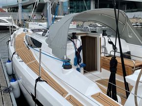 Viko S35 - New Boat - Side Deck