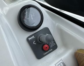 2009 Beneteau Antares 8 10