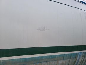 Beneteau 32s5  - Hull Close Up