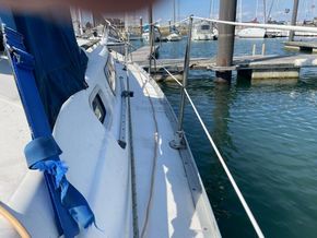 Jeanneau Sun Odyssey 32.2  - Side Deck